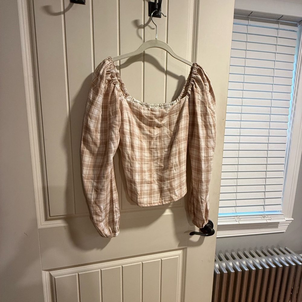 Elegant Plaid Abercrombie & Fitch Blouse in Tan